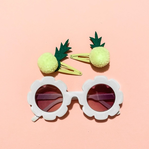 Pineapple Pom Pom Hair clips - Picture 1 of 3